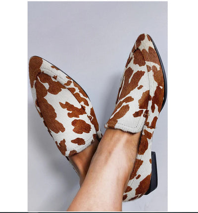 Women's Pointed Toe Shallow Mouth Cows Pattern Large Size Casual Shoes