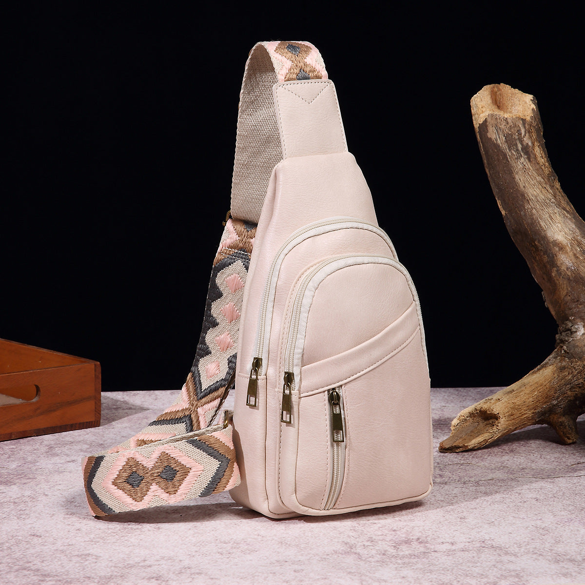 European And American Ladies Casual Fashion Retro Chest Bag